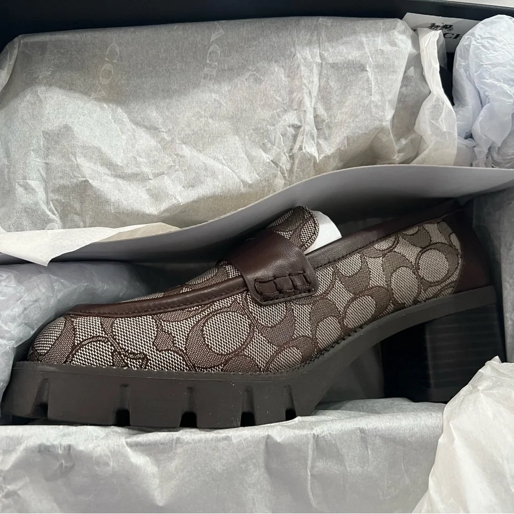 Womens Coach Cora Loafer Signature Logo Oak/Maple Jacquard SZ 8 B (M) NEW NIB